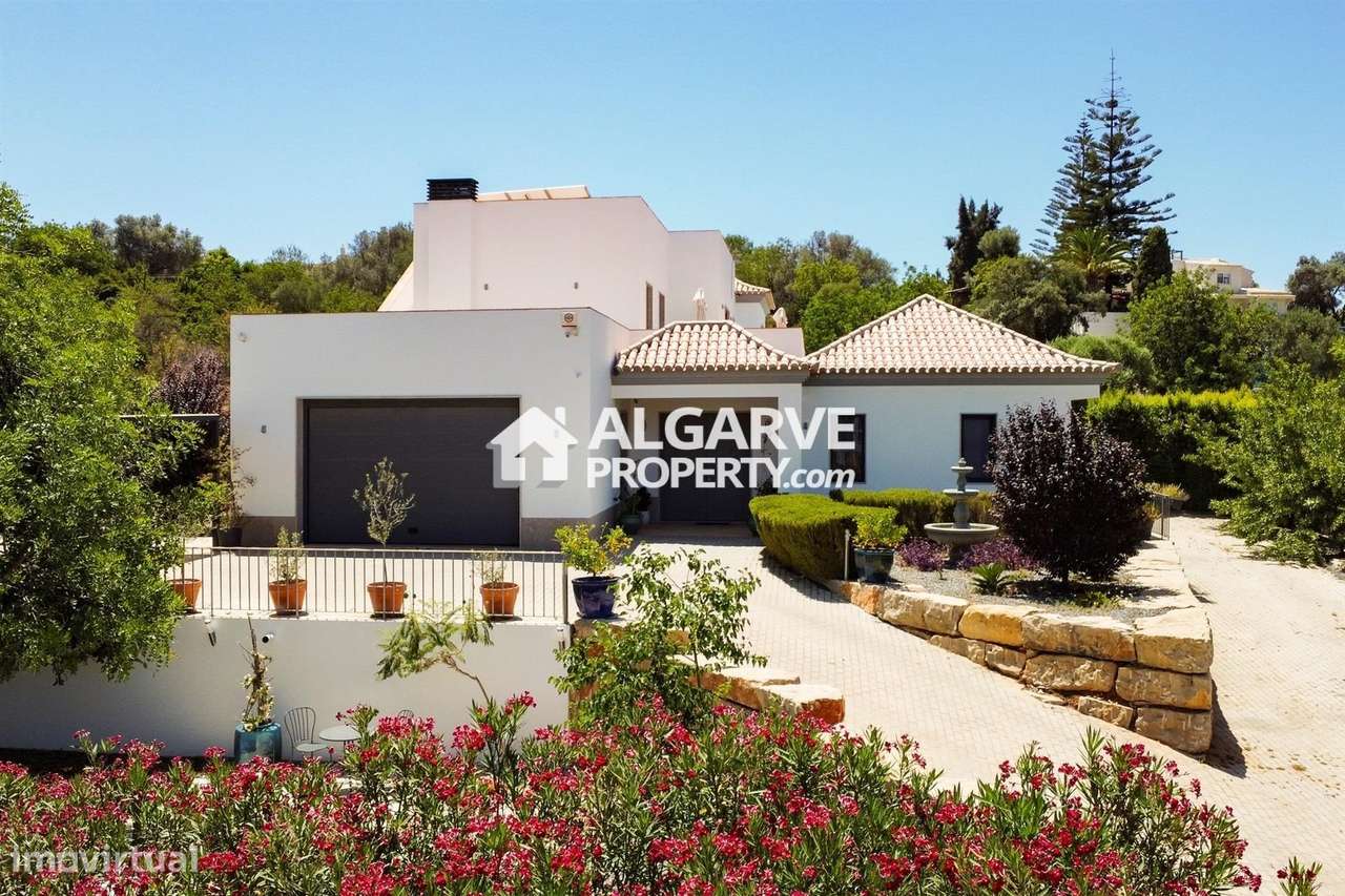 Moradia V4 com garagem e piscina aquecida em Almancil - Grande imagem: 5/50