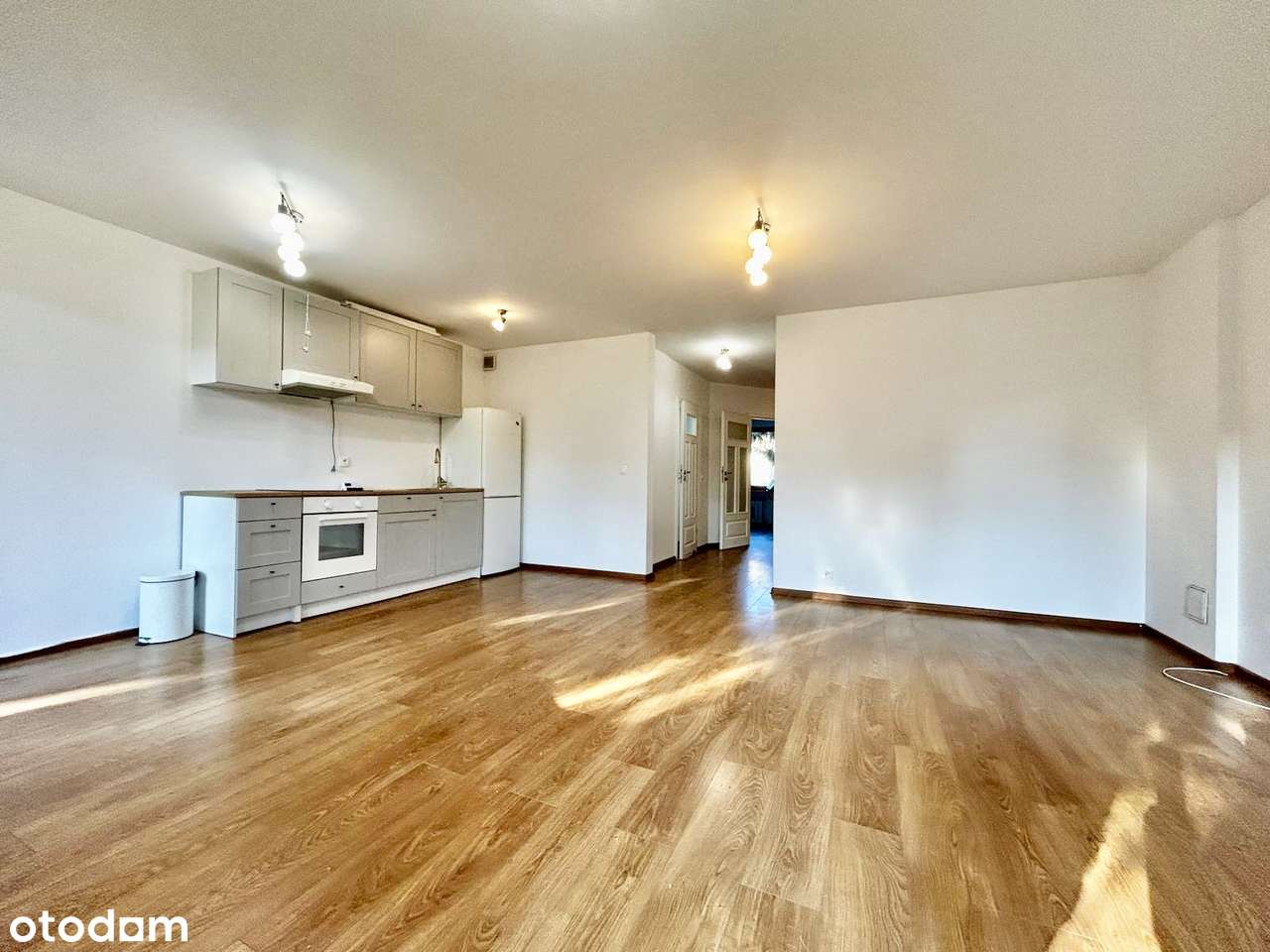 Gotowe 2 pokoje z ogródkiem, garażem i p. gospodarczym | Metro Trocka-3