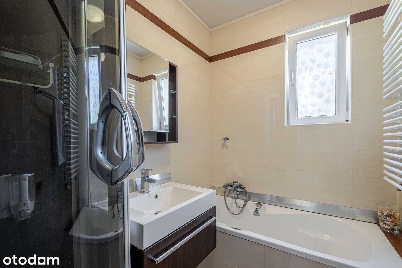 Komfortowy dom z ogrodem i niezależnym garażem-12