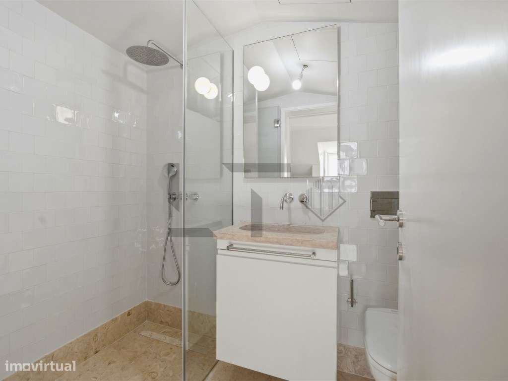 Apartamento T2 com Garagem para Venda junto à Av. da Liberdade, Lisboa-15