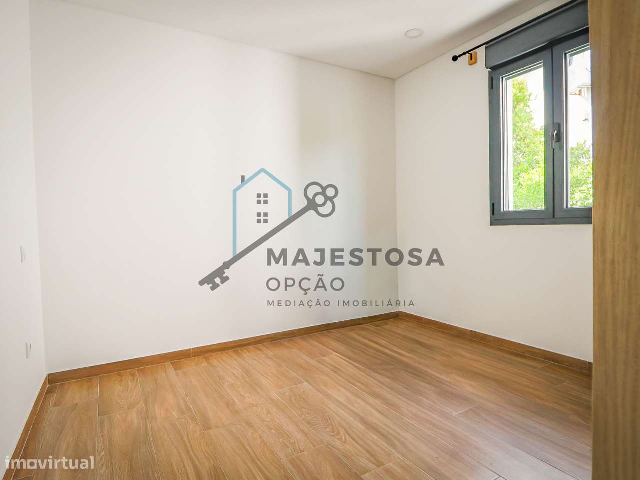 Moradia com 4 Apartamentos T1 — Gualtar, Braga-31