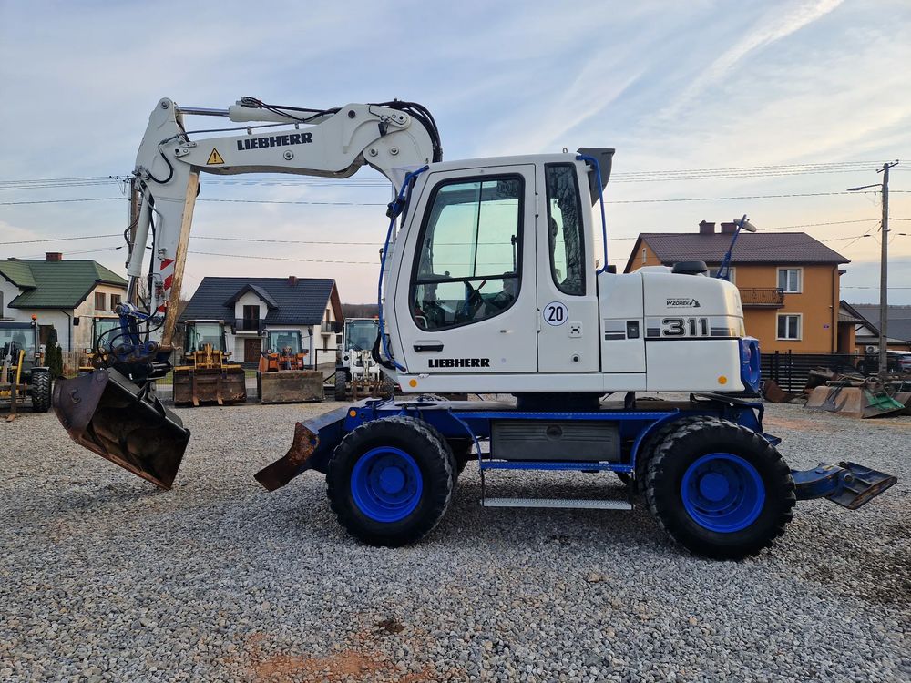 Liebherr A 311 2010