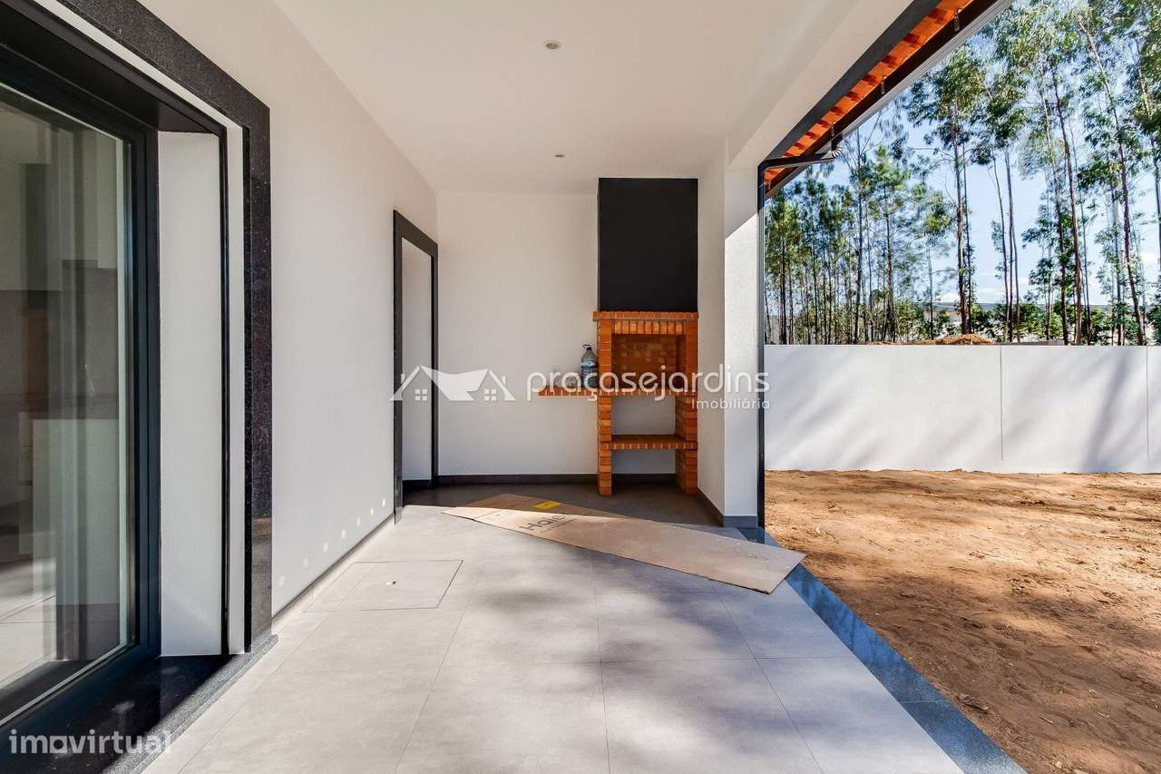 Moradia T3 com jardim, varanda e garagem-22