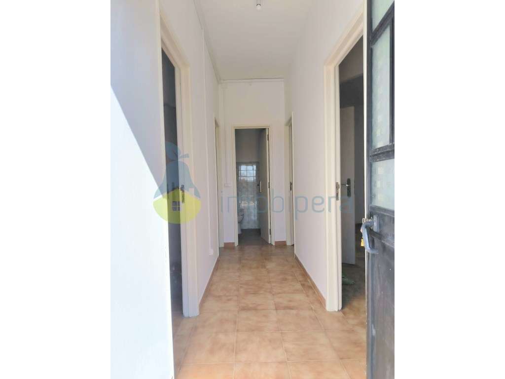 Algarve, Monchique! Casa T1 em banda renovada com77m2 e terreno 200m2. - Grande imagem: 5/17