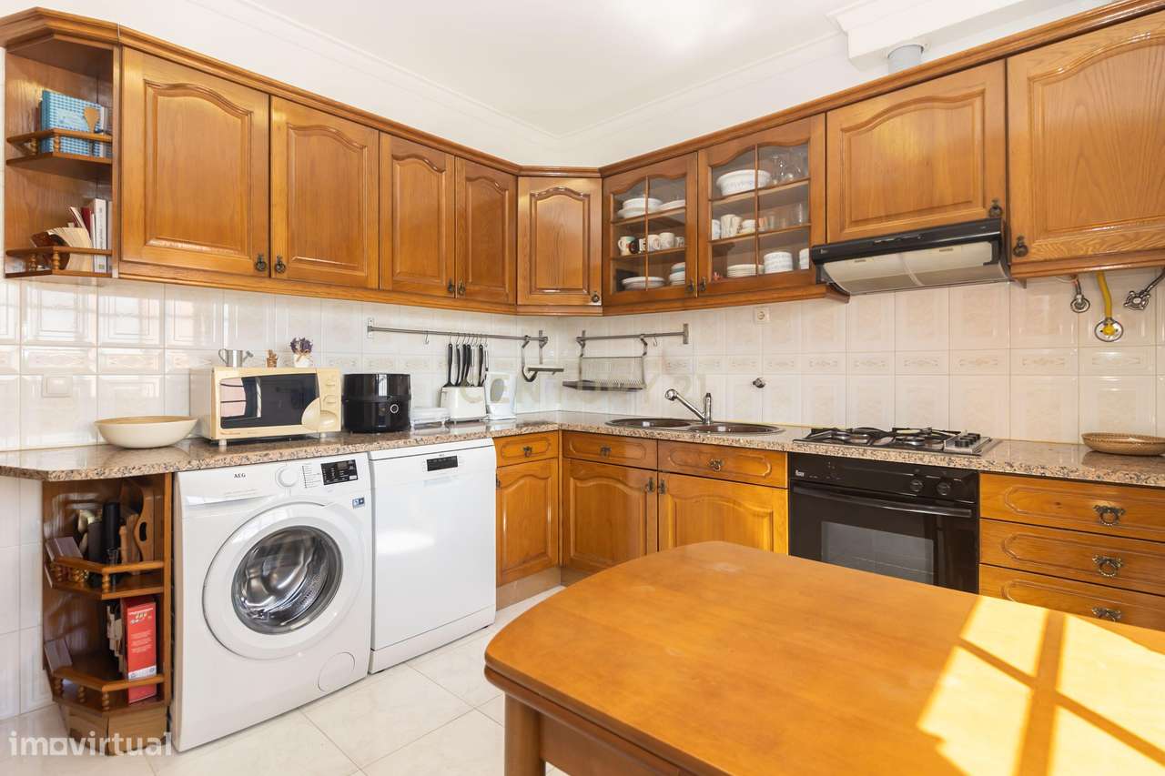 Apartamento T2 com Parqueamento, Elevador, Pronto a Habitar – Uma Opor-32