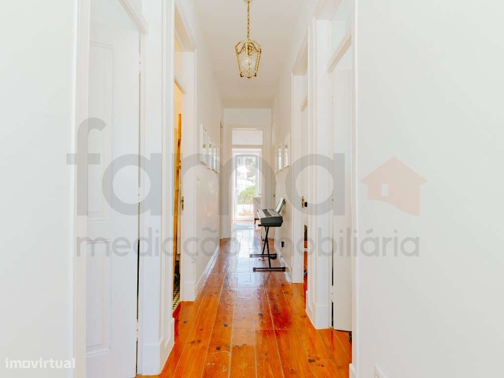 Moradia Bifamiliar T10 com Piscina e Elevada Rentabilidade - Parede...-23