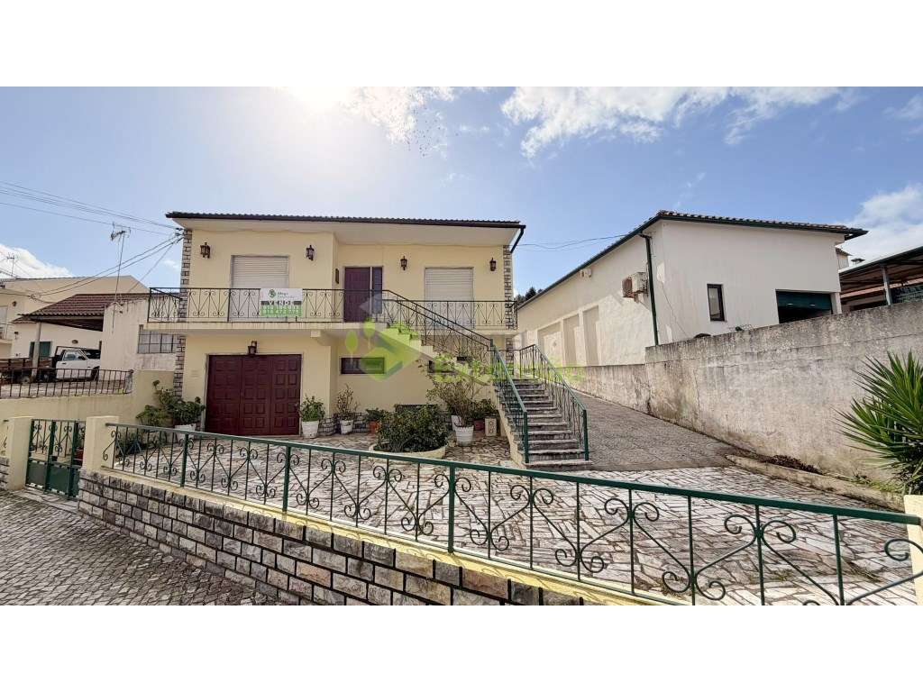 Moradia T3, com Terreno de 1080 m2, no Centro da Vila do Cadaval, c...-6
