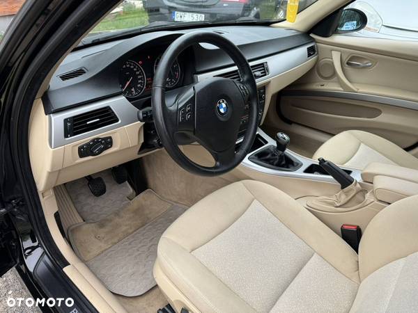 BMW Seria 3 320i - 15