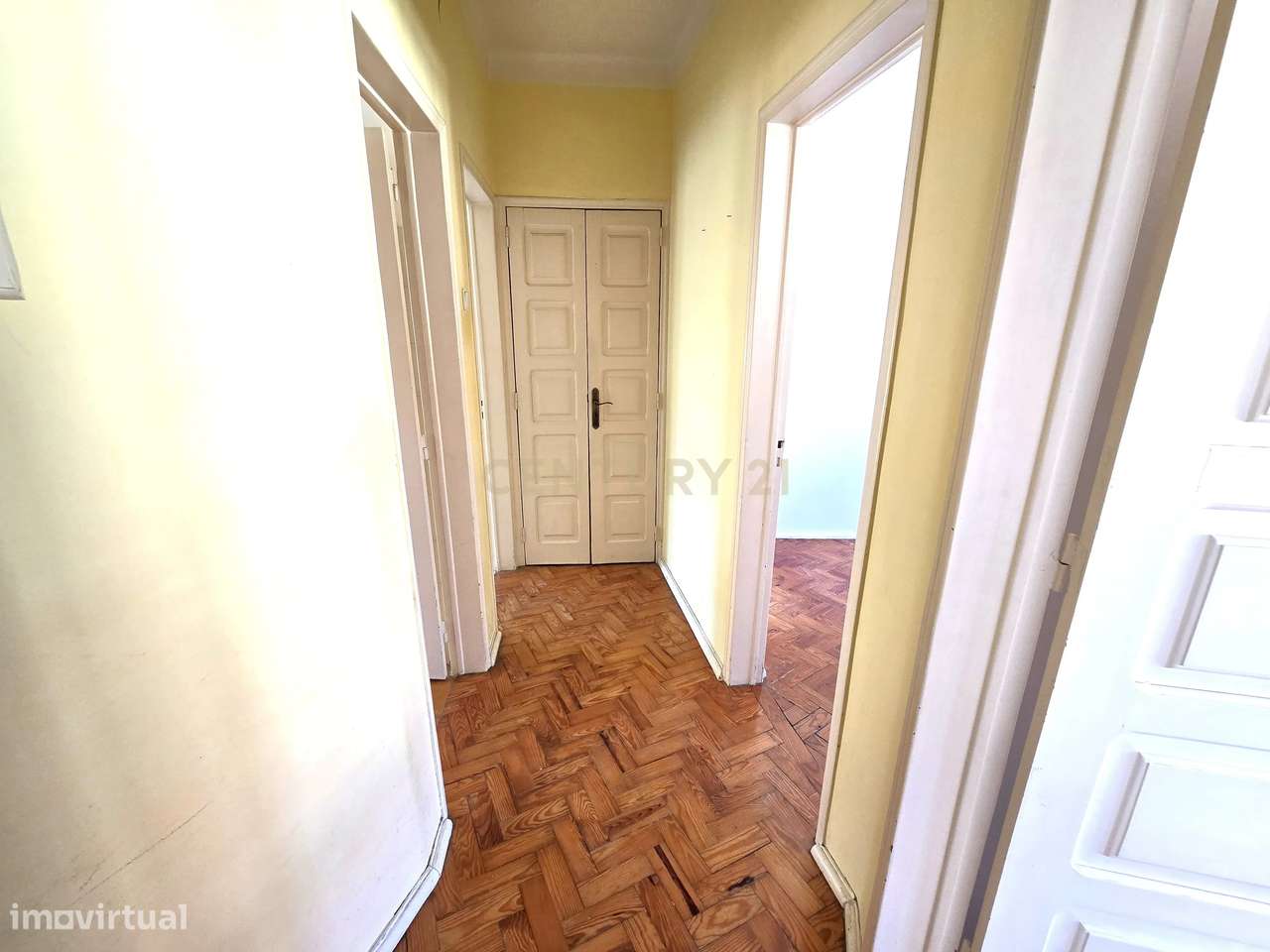 Apartamento T1 com Vista rio no centro de Almada-8
