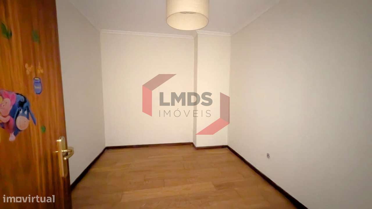 Apartamento T1+1 Valbom Centro-14