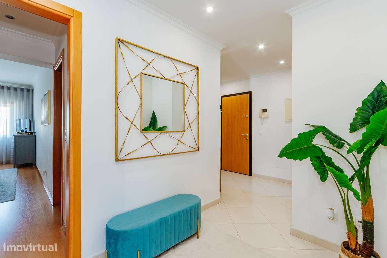 Apartamento de 4 assoalhadas em zona de excelência no Montijo-1