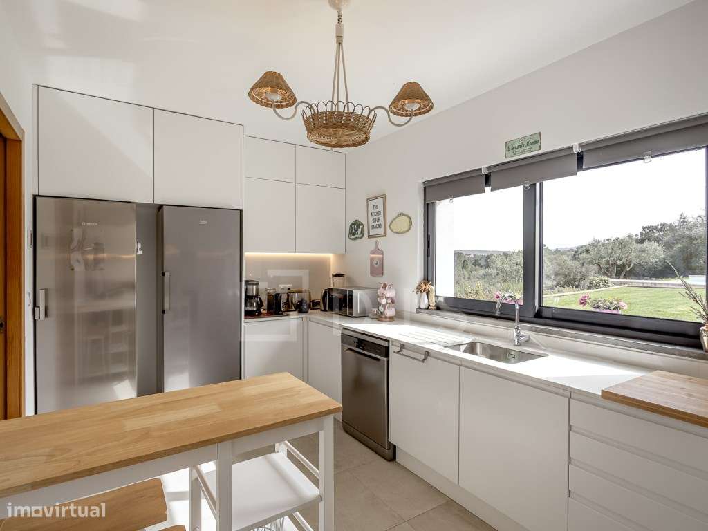 Quinta T9 em Azeitão com piscina e 11 ha de terreno, renovada-39