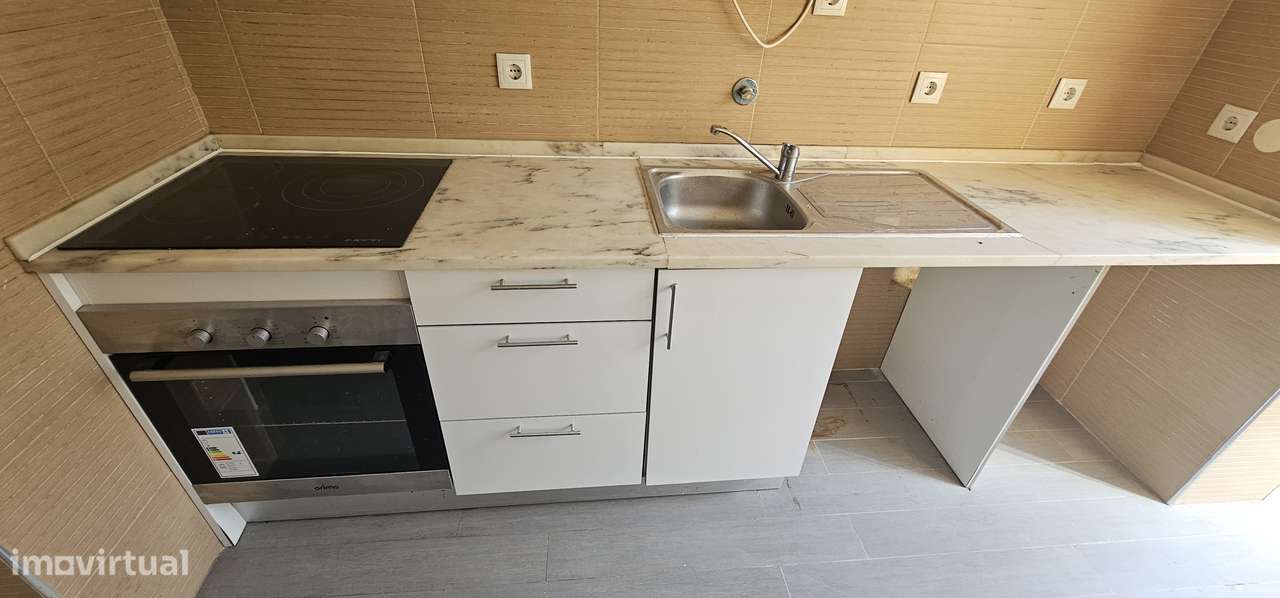 T2 junto Largo da Graça, Semi-equipado, quintal comum - Grande imagem: 5/42