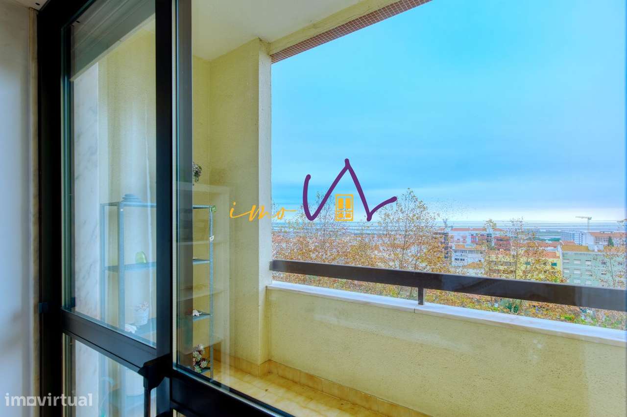 Apartamento T3 com excelentes áreas e uma vista deslumbrante sobre o-17
