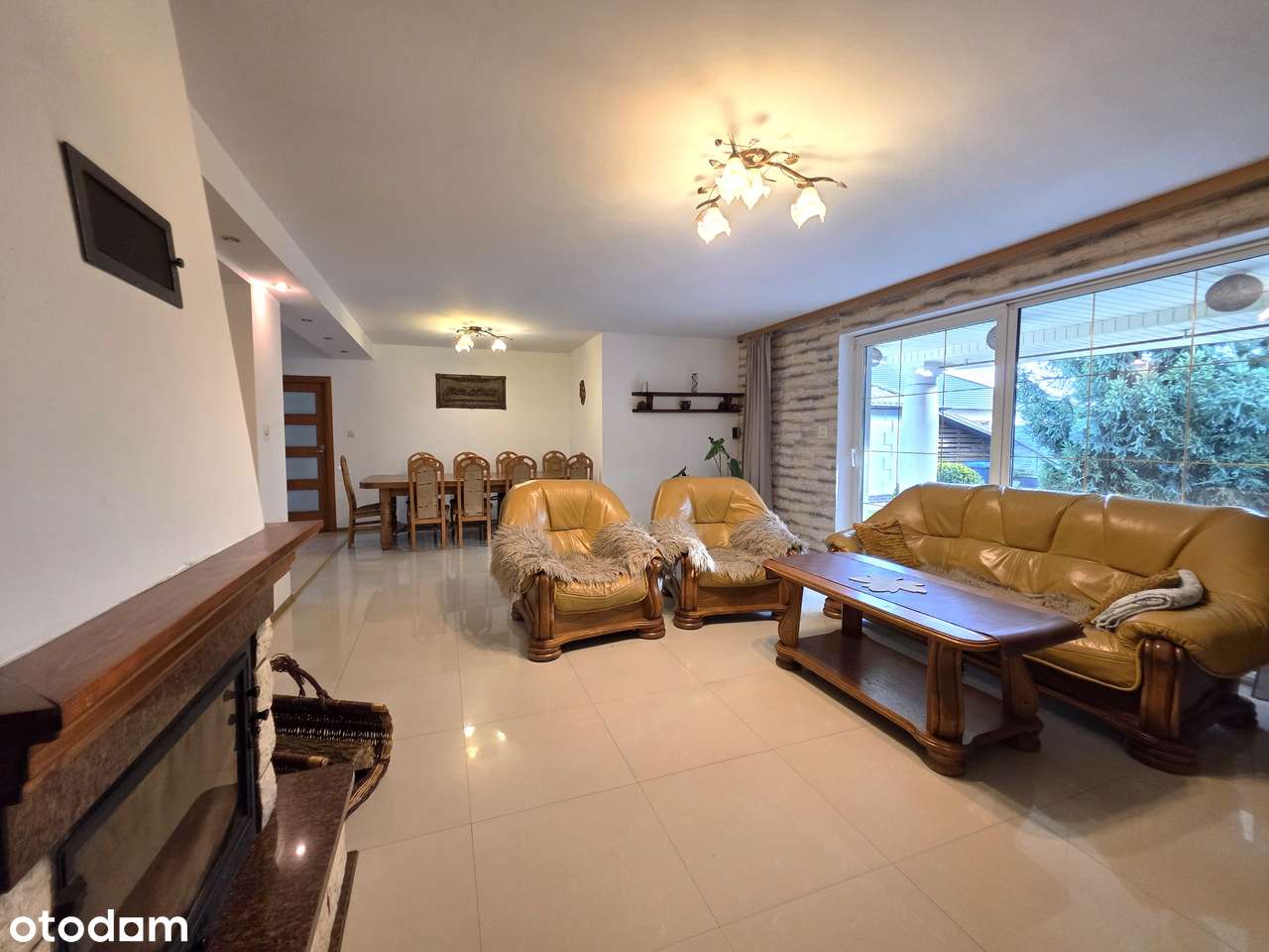 Dom 5/6 pokoi_taras_kominek_fotowoltaika_oddzielny garaż-17