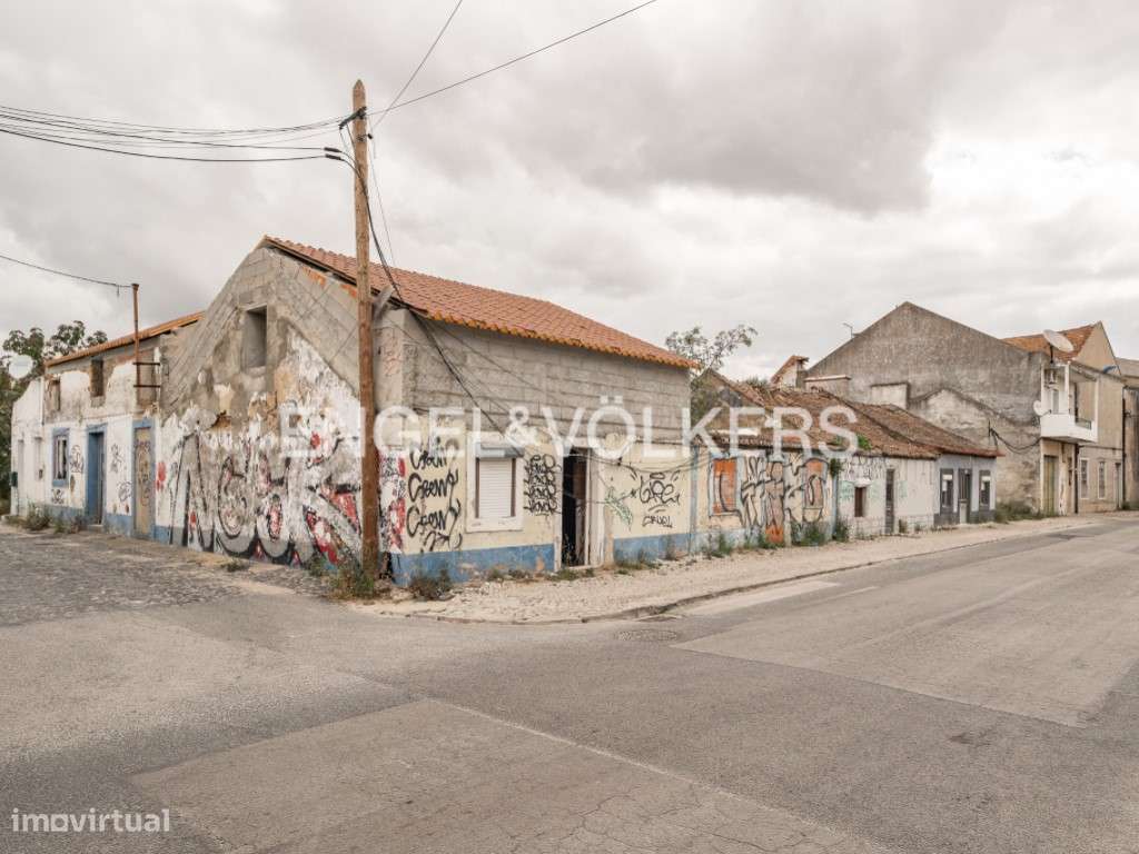 Investimento Único no Montijo: Propriedade com 3 Unidades Independe...-1