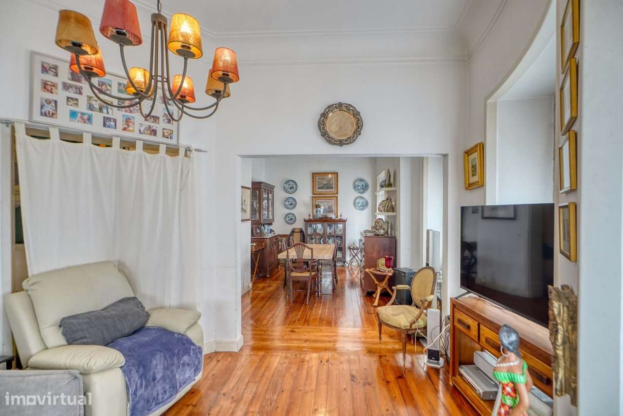 Apartamento T3 junto ao jardim da Parada, em Campo de Ourique - Grande imagem: 4/25