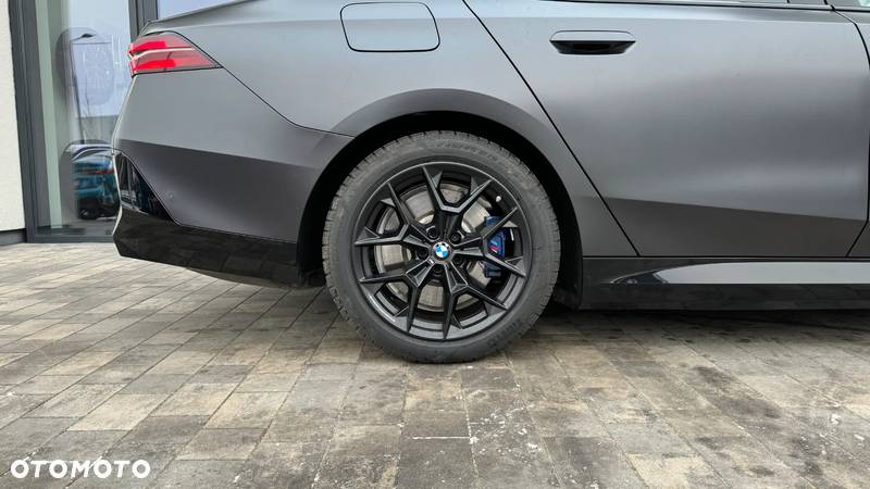 BMW i5 M60 xDrive - 5