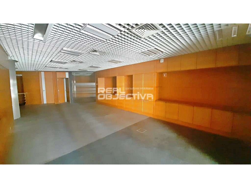 Loja com montra no centro de Paços de Ferreira - Grande imagem: 2/7