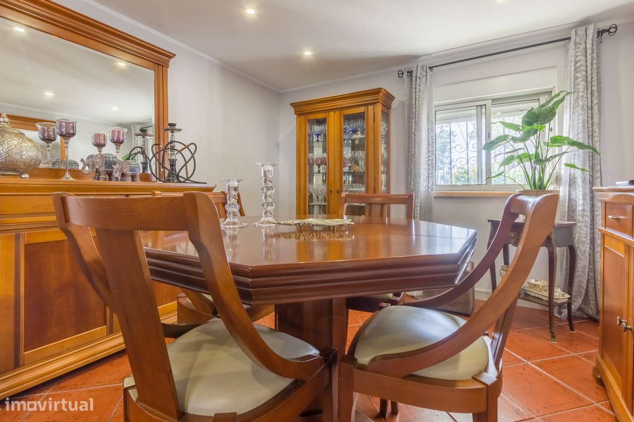 Moradia T2 com piscina e com Anexo T1 em Fernão Ferro, Seixal-16