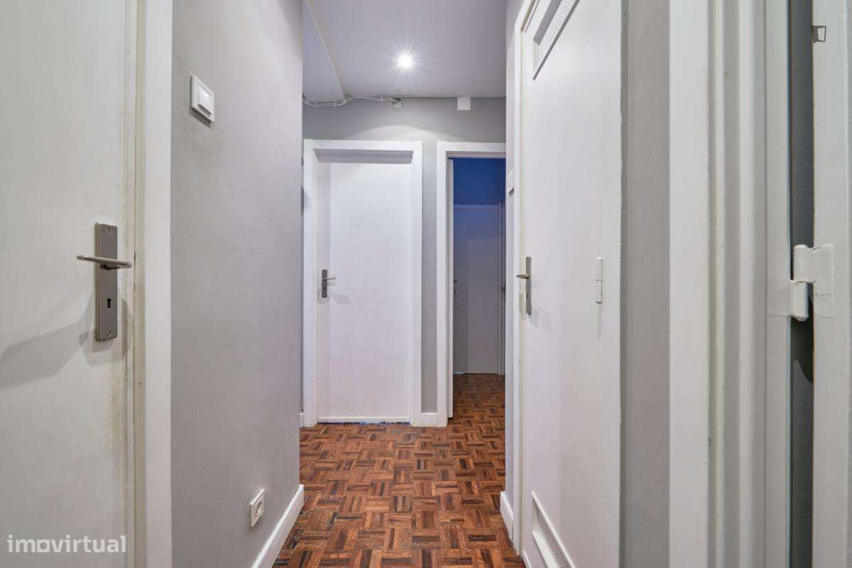 Quarto - localizado em Benfica Lisbon - Grande imagem: 3/10