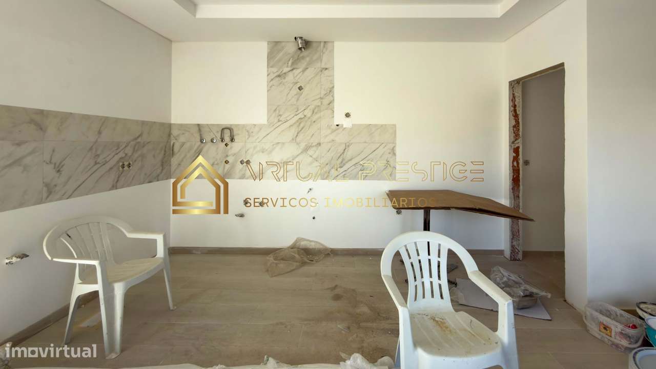 Moradia T4 triplex de gaveto | 2 suítes c/ closet | lareira | Fernã...-5