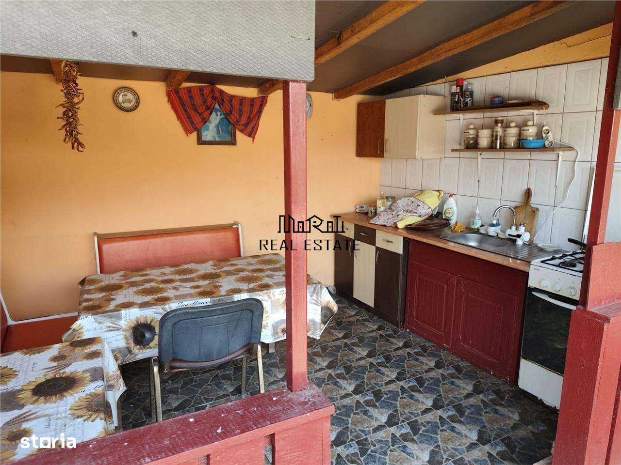 Proprietate spatioasa de vanzare in Gaesti, Dambovita - ideala pentru-16