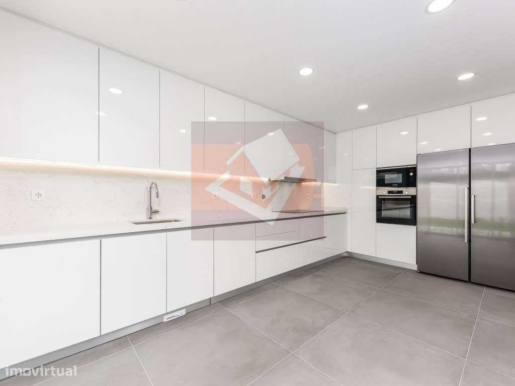 Moradia V5 nova no Bairro do Trigache em Famões-13