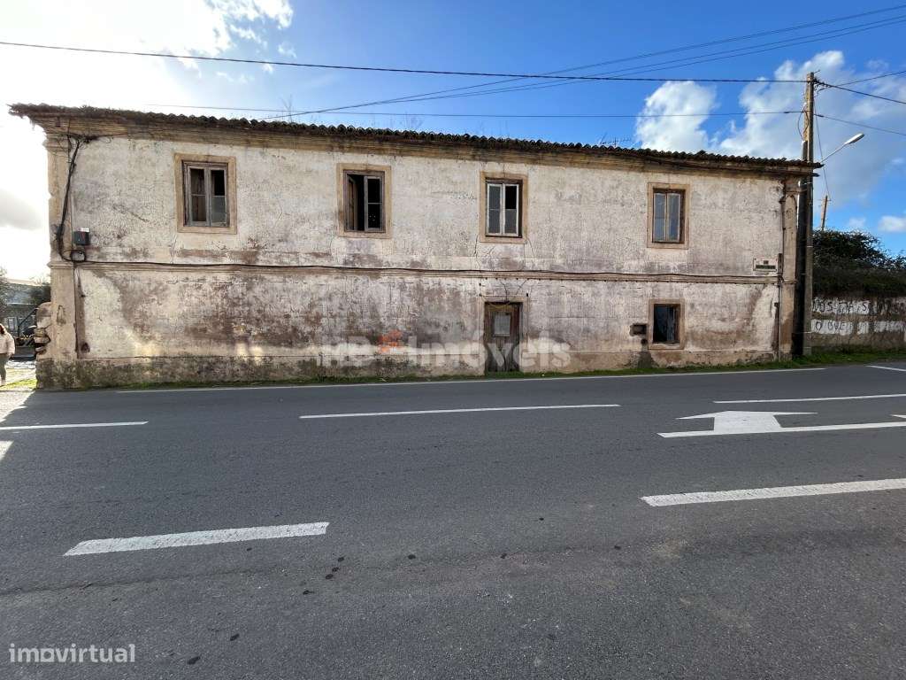 Propriedade com 14 840 m2 e moradia para recuperar - Grande imagem: 2/9