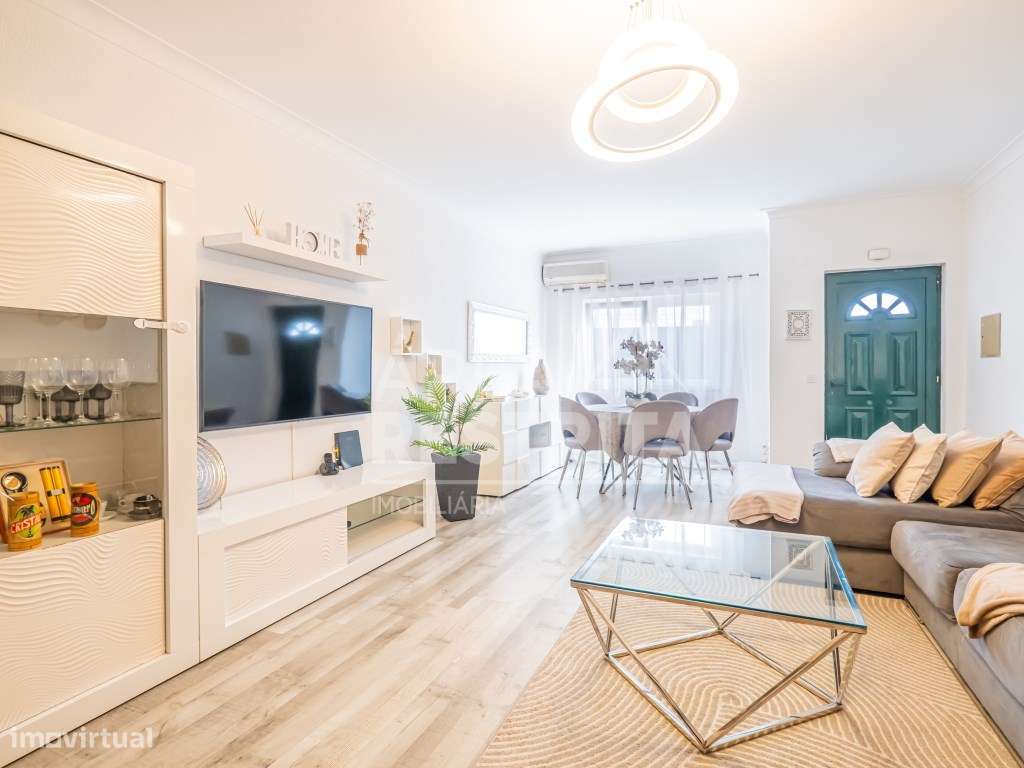 Andar de Moradia R/C com logradouro e quintal - Grande imagem: 2/25