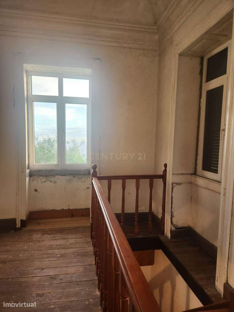 Moradia Tradicional nos Prazeres com Terreno e Vista Mar-14