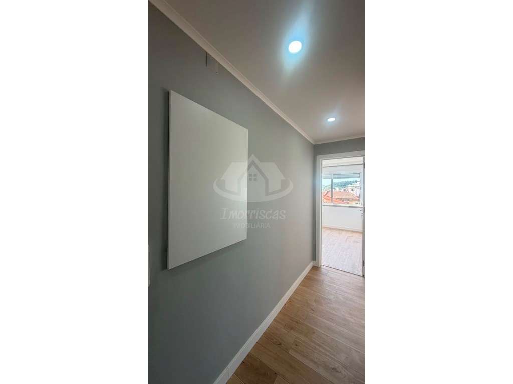 T2+1 Totalmente Remodelado em Odivelas | Pronto a Habitar | Localiz...-7