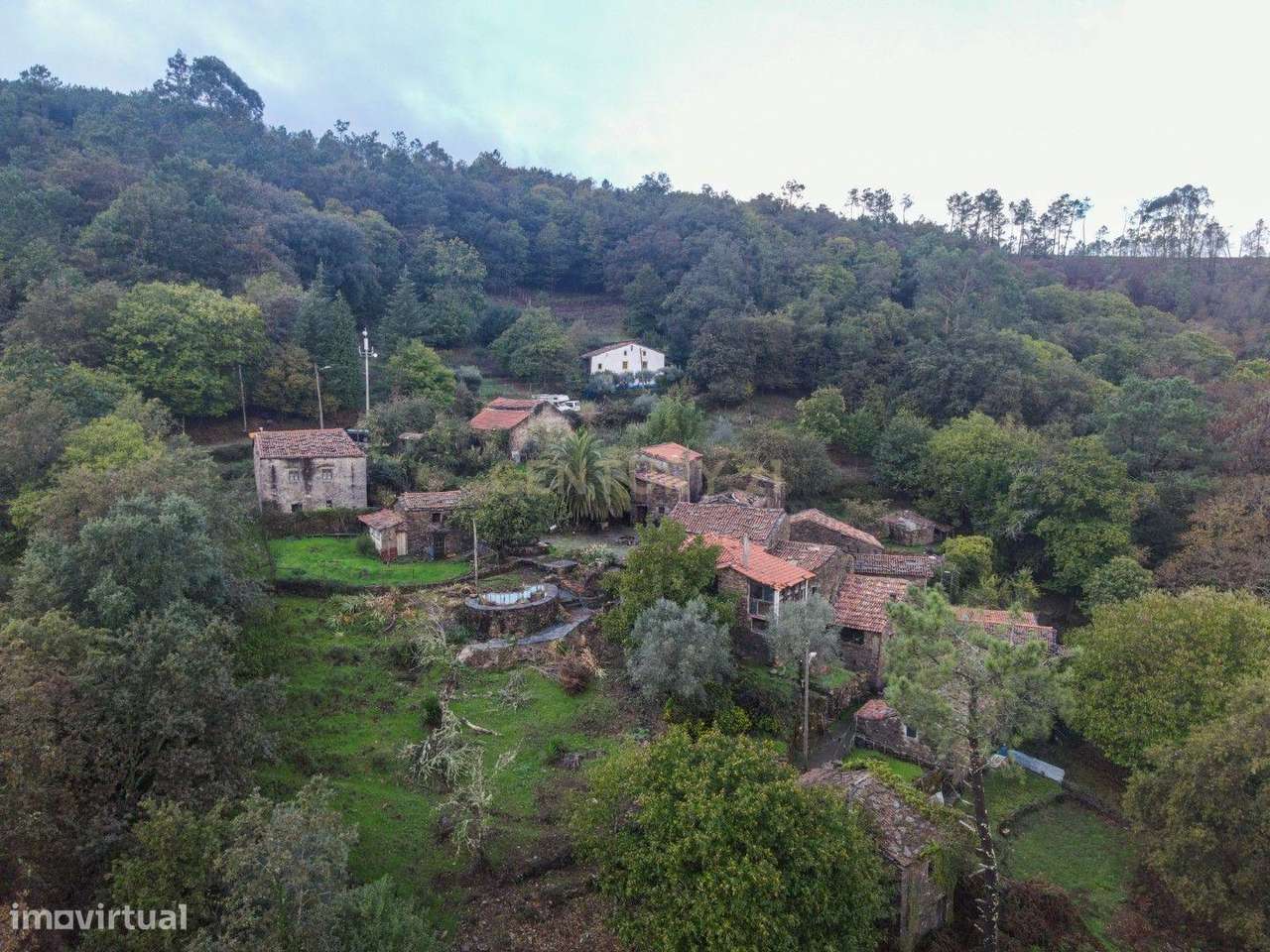 Moradia Rústica em Pedra– 2 Quartos | Piscina | 13.000 m² de Terreno e - Grande imagem: 5/52