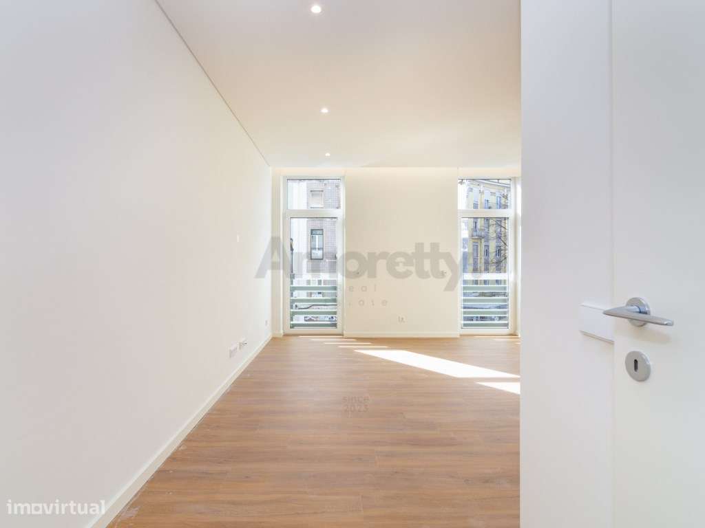 T2 de Luxo Novo com Estacionamento Privativo-3