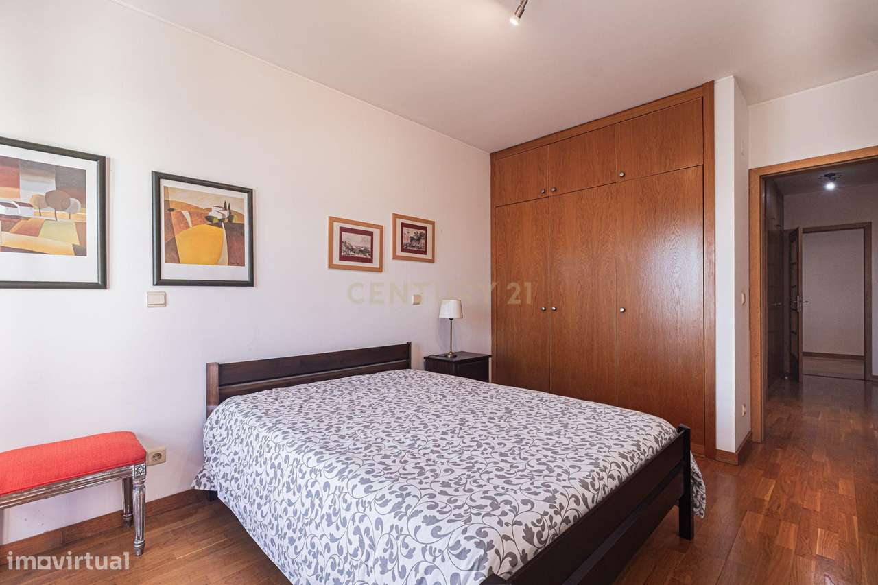 O Refúgio Perfeito em Telheiras – Luz, Conforto e Vista Desafogada-29