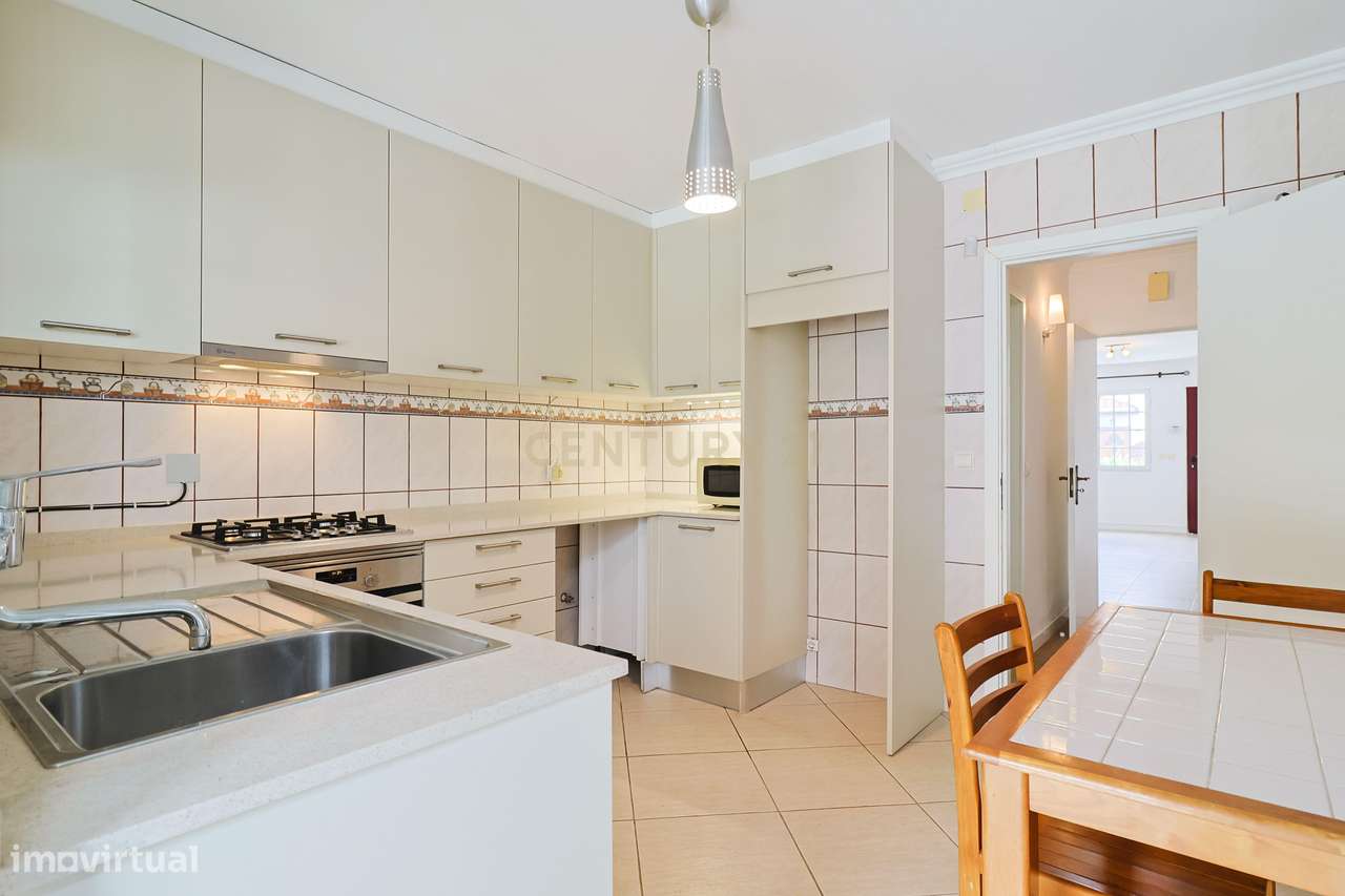 Moradia T2+1 com sótão, garagem, jardim e logradouro – Ponta Delgada-12