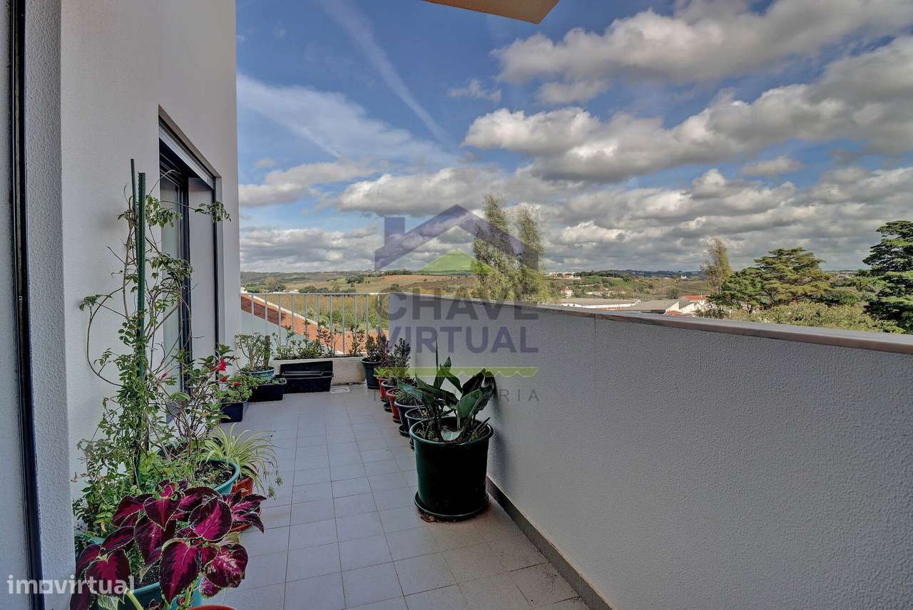 Excelente Apartamento T3 com Garagem - Centro Bombarral-27