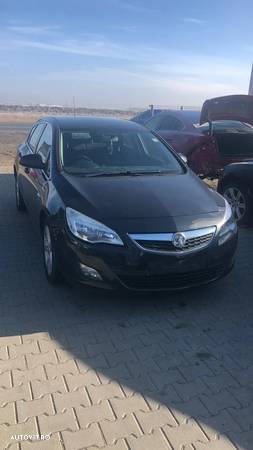 Dezmembram Opel Astra J 1.7 CDTI an fabr. 2011 - 1