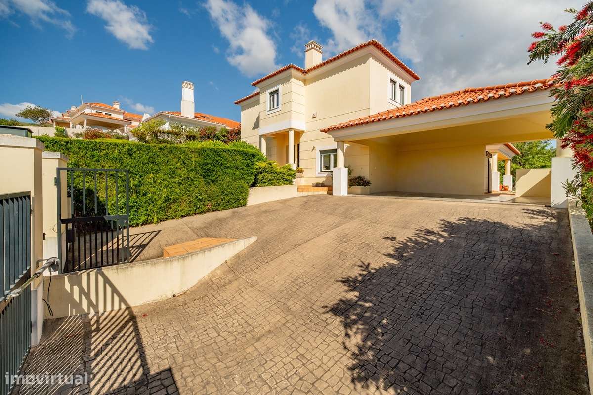 Campo Real: Moradia T4 Isolada com Vista Serra!-40