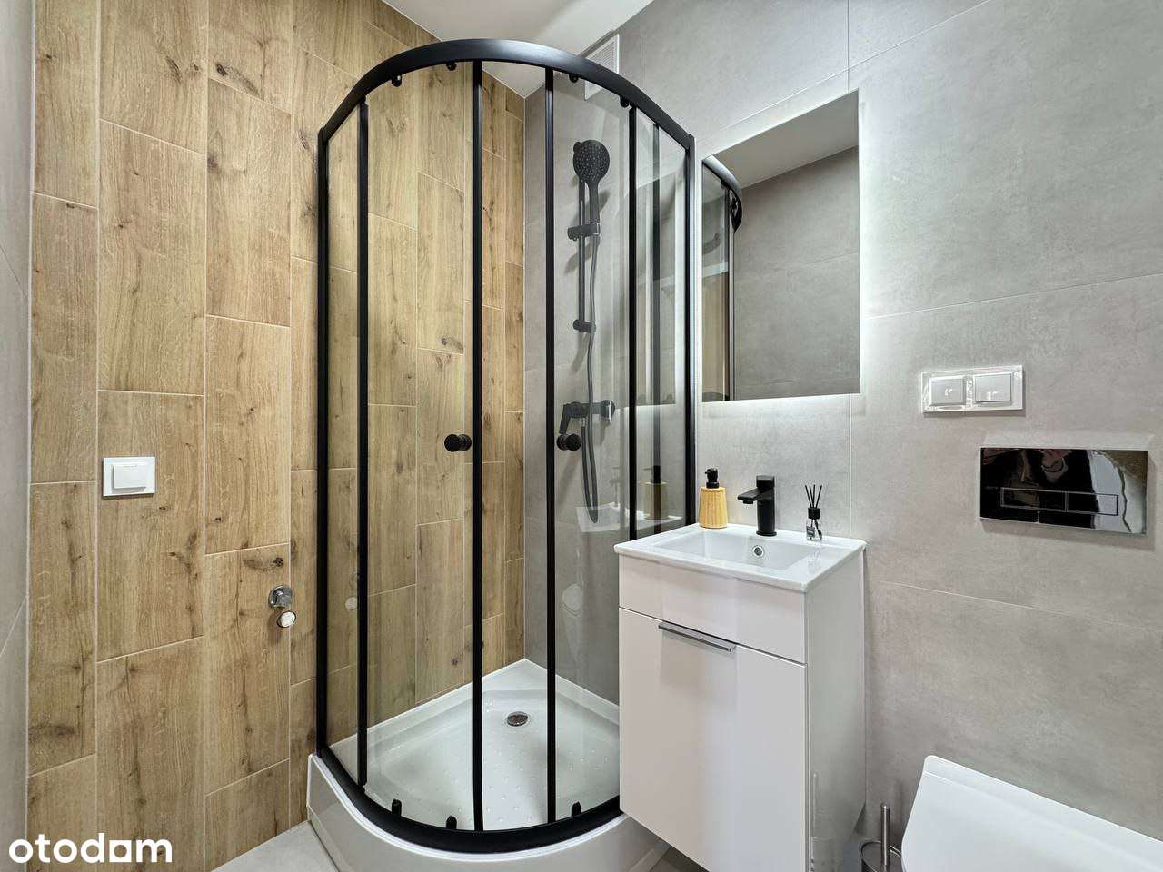 2-pokojowe mieszkanie - po remoncie - obok Sky Tower - PL,UA,RU,ENG-9