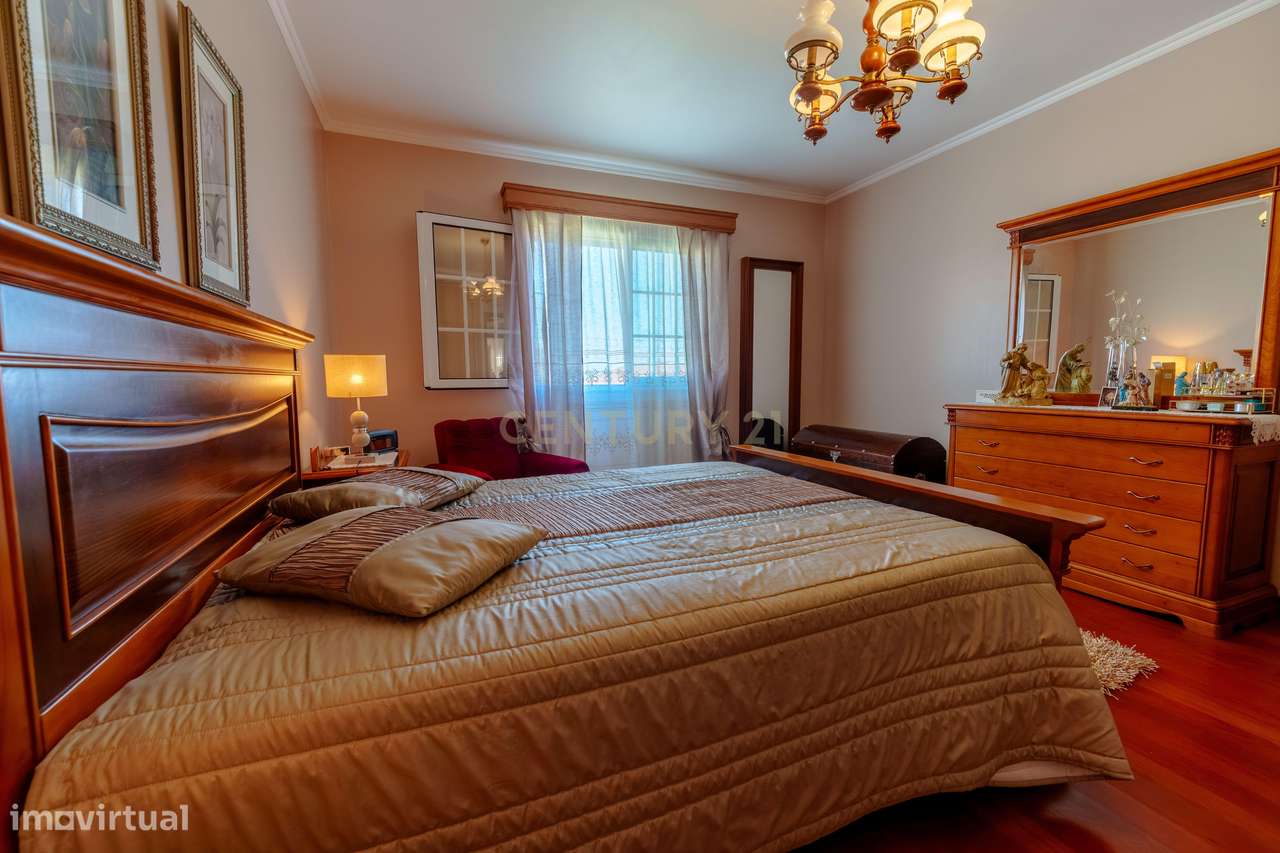 Moradia T4 com 2.971 m² de Terreno e Vista Panorâmica-9