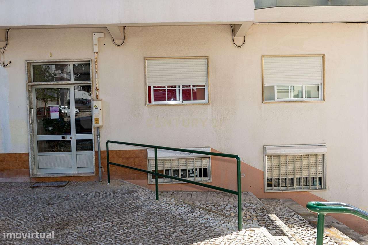 Apartamento T2 mobilado em Amora, Seixal - Oportunidade Única!-33