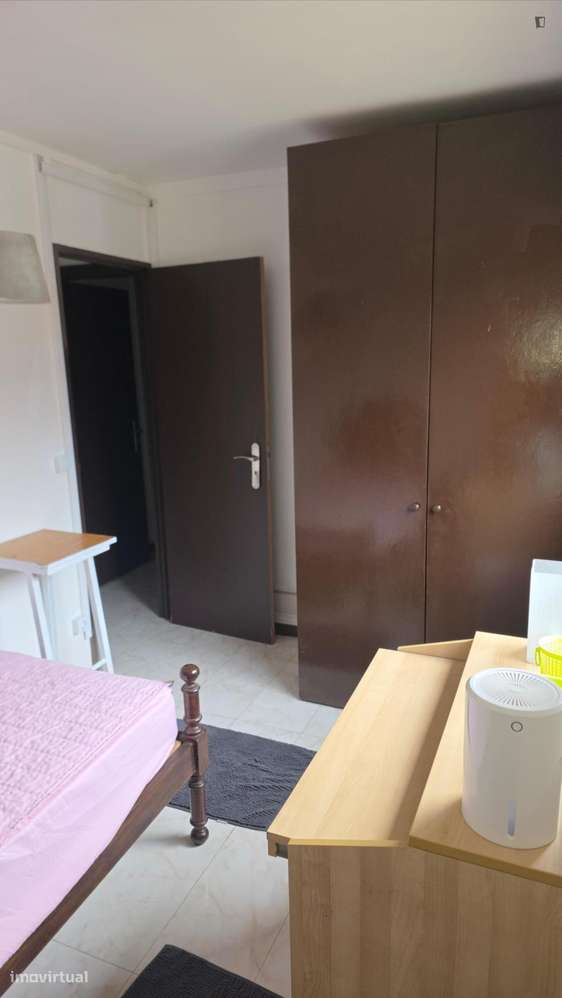 Quarto - localizado em Maia - Grande imagem: 2/12