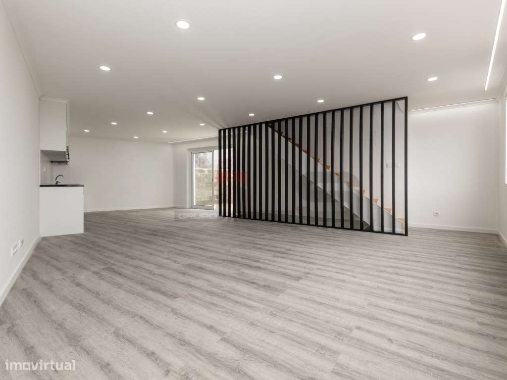 Moradia V1+1 Totalmente Remodelada com Vista Mar em Água de Alto-20