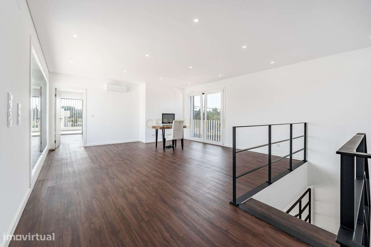 Moradia T4 em Fernão Ferro, Seixal, com Piscina e enorme Jardim-42