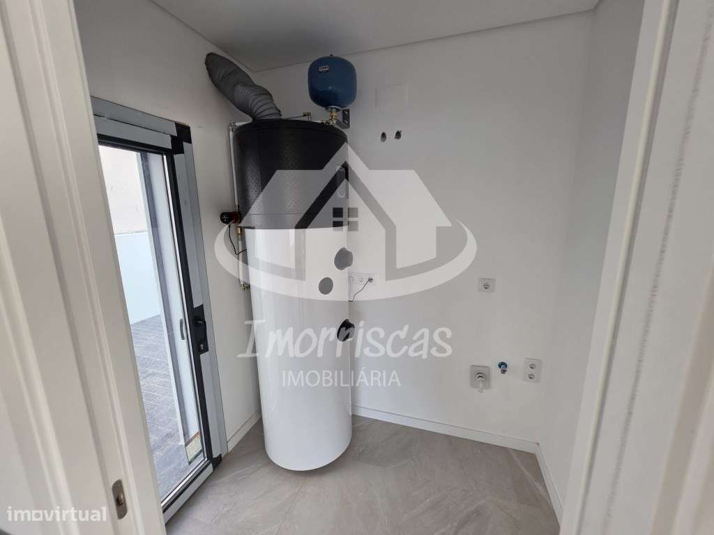 Moradia T3+1 na Portela de Azóia, em Santa Iria de Azóia-12