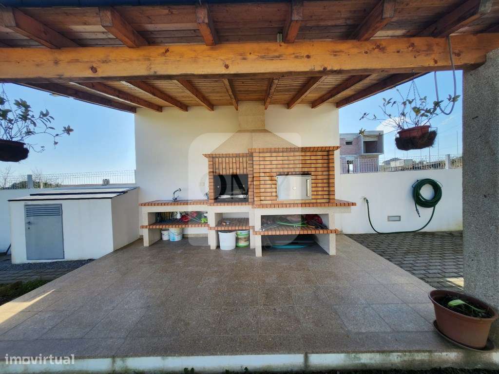 Moradia T4 Seminova de 4 Frentes com Classe Energética A+ - Grande imagem: 5/29