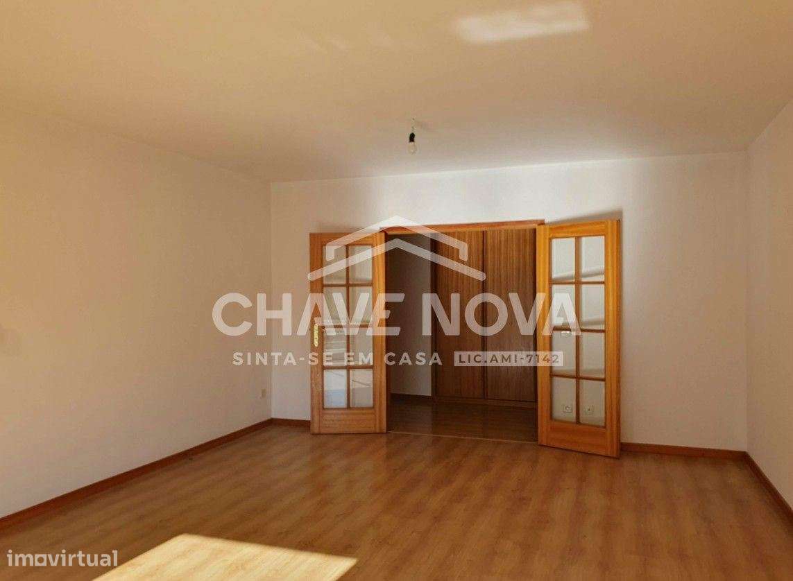 Apartamento T2 c/ Logradouro em Canelas - Grande imagem: 4/15