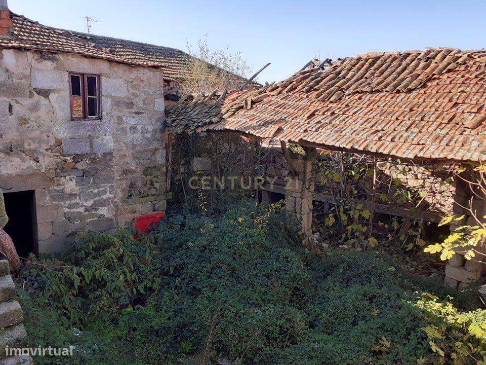Casa antiga em pedra com pátio - Grande imagem: 4/13