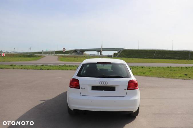 Audi A3 1.6 Limited Edition - 9